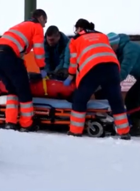 Nezvyčajná záchrana v Terchovej. Mladík sa napichol na lyžiarsku palicu