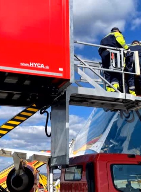 [multi] Pendlovanie lietadla 3558