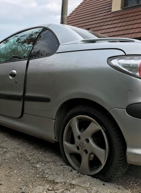 Naháňačka v uliciach Bratislavy. Policajti museli použiť strelnú zbraň