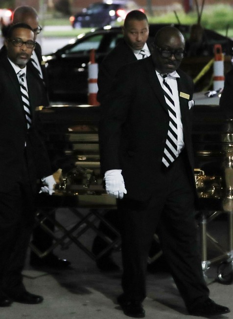 Aretha Franklin v zlatej truhle