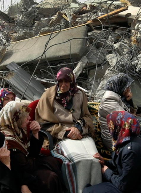 Turecko_zemetrasenie_záchrana ľudí_sutiny