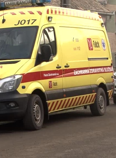 Hádka dvoch mužov skončila krvavo. Kto zbraň držal, zostáva záhadou