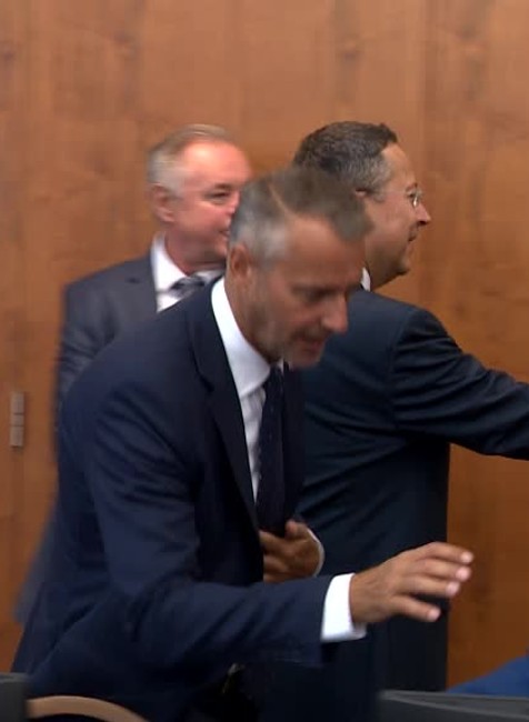 Termín predloženia štátneho rozpočtu je na spadnutie. Koalícia si ale namiesto stretnutia posiela odkazy cez médiá