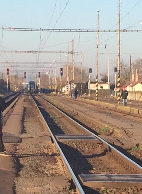 Zrážka auta s vlakom Sládkovičovo