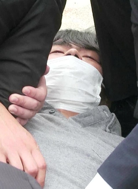 [multi] podozrivy y vrazdy abeho 2004