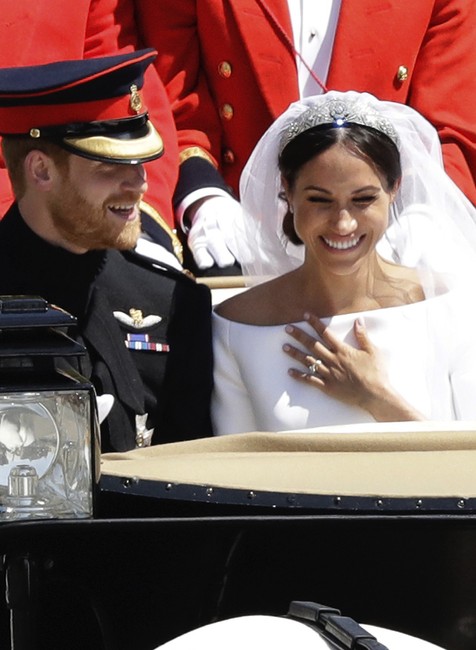 Meghan a Harry v koči