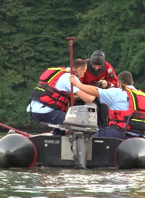 Povzbudený alkoholom sa 39-ročný Štefan rozhodol zaplávať si. Z jazera sa už nevynoril2778