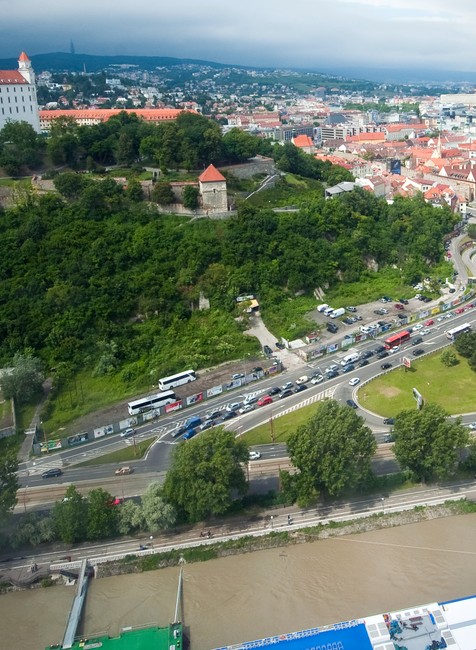 Bratislava letecké zábery hrad Staré mesto