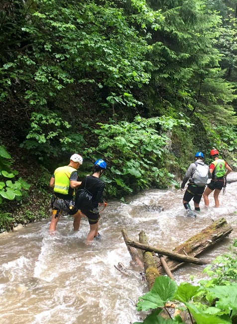 VIDEO: Silná búrka a prívalové dažde uväznili turistov. Záchranári zasahovali na ferrate Kyseľ