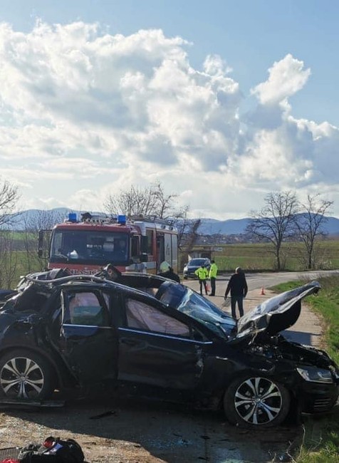 Dopravná nehoda si vyžiadala dva životy.