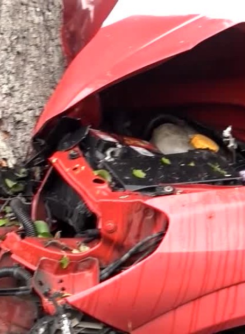 [multi] S autom vyletel z cesty a narazil do stromu. Pomáhať museli záchranárom aj hasiči 1642