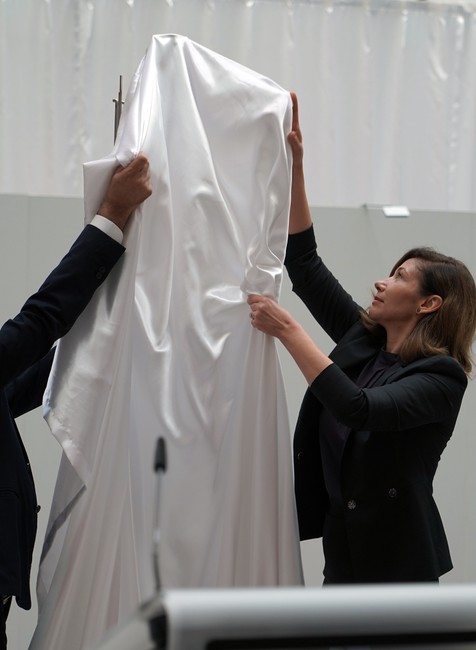 Socha na počesť Jána Kuciaka a Martiny Kušnírovej