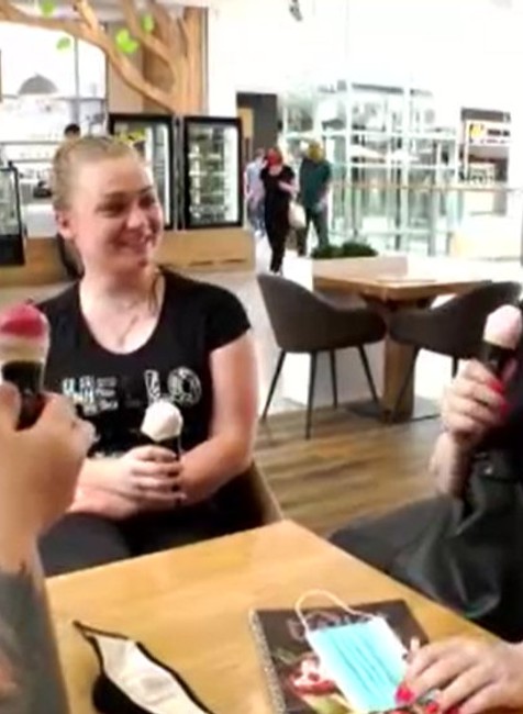 Život sa vracia do normálu