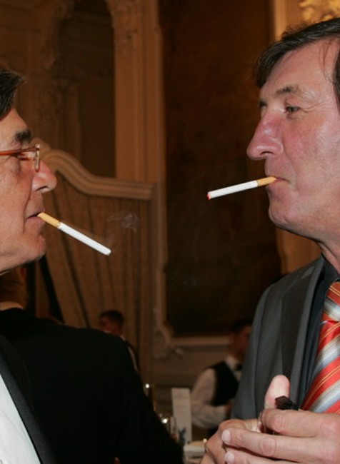 Bolek Polívka a Jiří Bartoška, s cigaretami,fajčiari