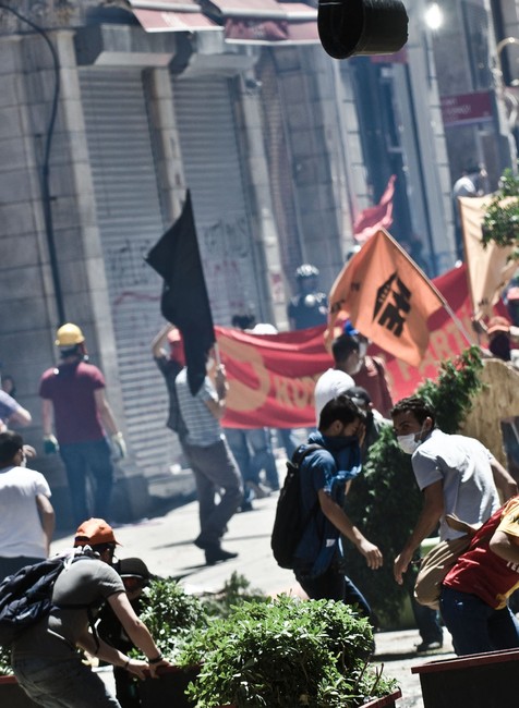 Turecko Istanbul protesty demonštrujúci polícia zásah násilie