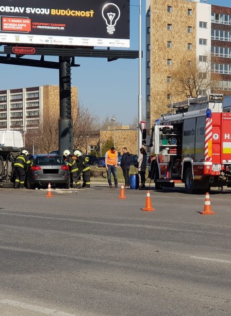 nehoda pri Ekonomickej univerzite