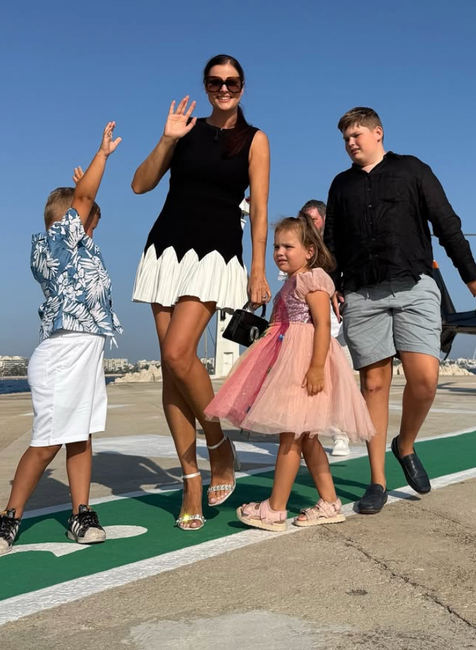 Ornella Koktová s rodinou