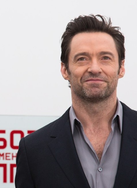 Hugh Jackman je absolútny drsňák, a ak nám neveríte, pozrite sa, ako v úlohe Wolverina dokáže rozsekať každého blázna. Čo (pozor, spojler!) urobil už mnohokrát. Jackman nedávno priznal, že už raz, a to zhruba pred ôsmimi rokmi, úlohu Jamesa Bonda odmietol