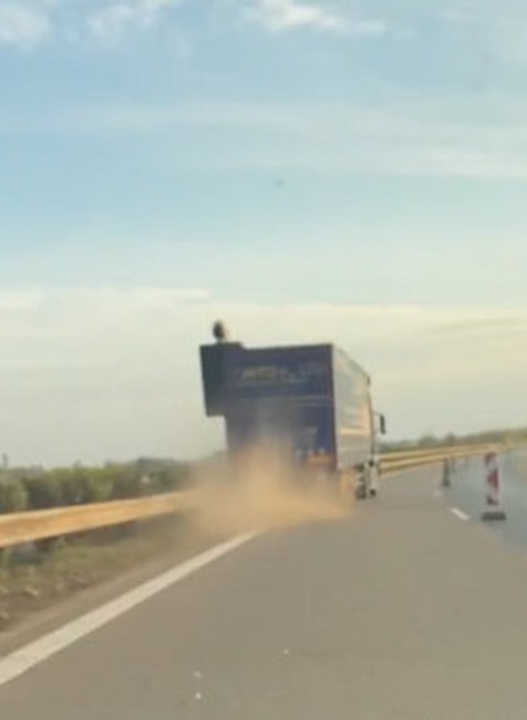 Desivá jazda kamionistu na D1.