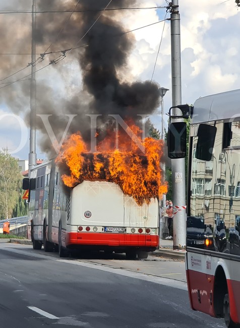 V Banskej Bystrici horel autobus.