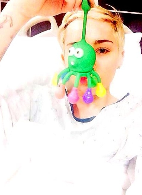 Miley Cyrus na lôžku v nemocnici