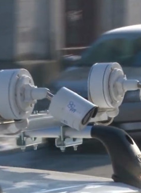 Vodičom, ktorí nechcú platiť za parkovanie, odzvonilo. Mestskí policajti dostali špeciálne vozidlo