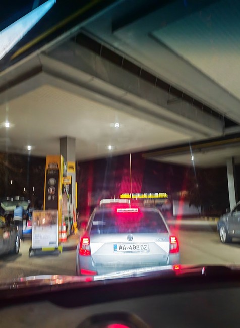 Na niektorých čerpacích staniciach sa dlho čakalo