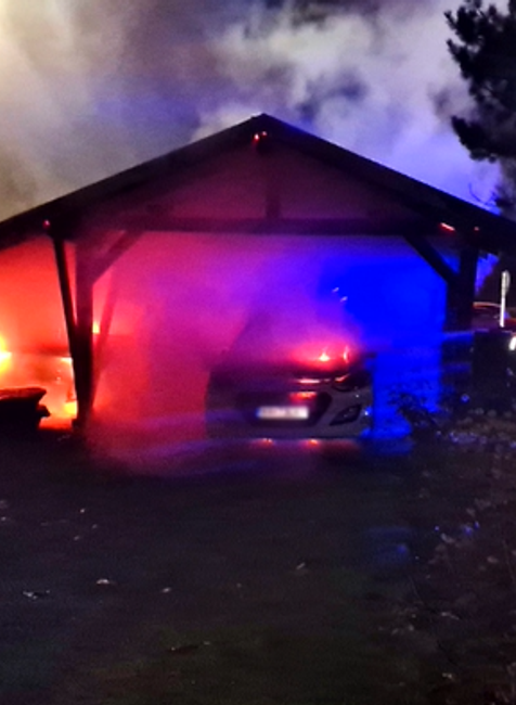 Dlhoročnému poslancovi a jeho dcére podpálili autá