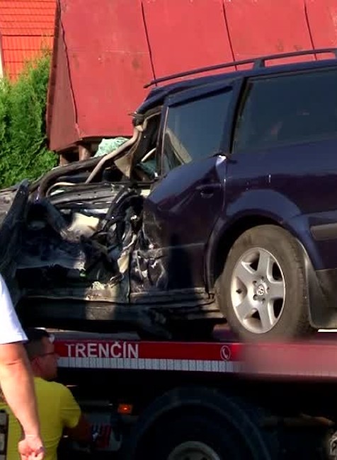 KN Nákladiak pritlačil auto5286