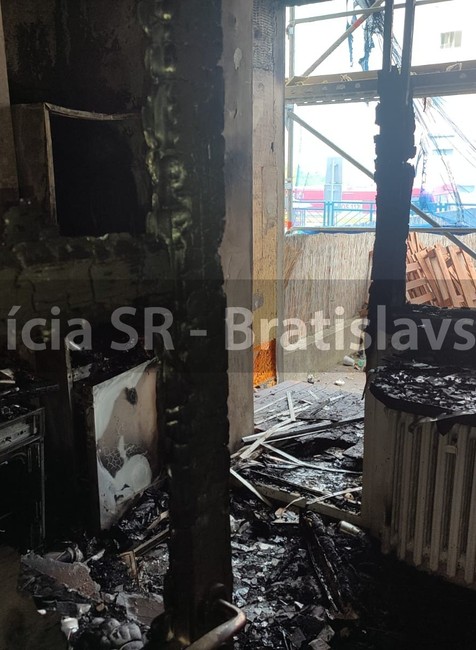 V Karlovej Vsi horel byt