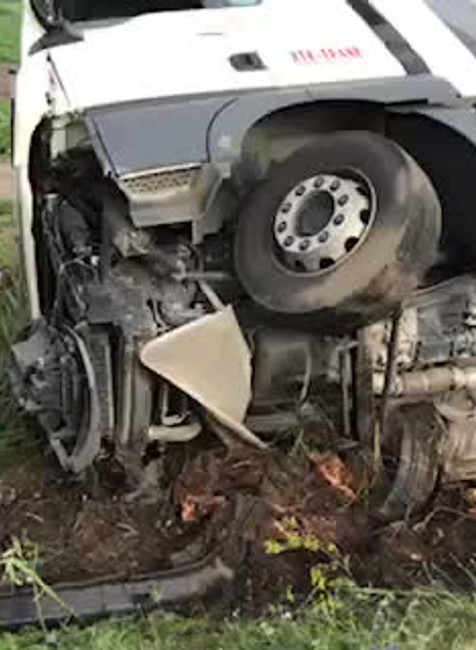 [multi] Na diaľnici D2 sa prevrátil kamión. Doprava je obmedzená 1196