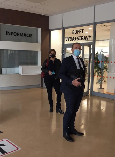 Poslanci sa testujú na koronavírus. 