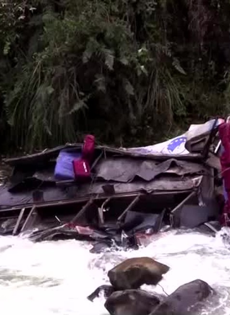 [multi] Tragická havária busu v Peru 1770