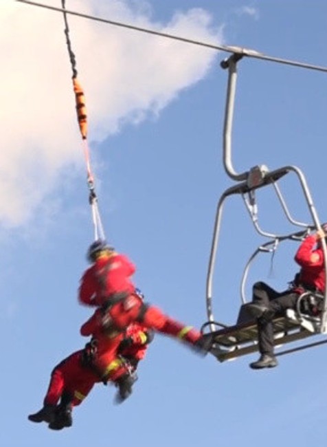 Mimoriadny tréning hasičov. Zachraňovať museli ľudí z lanovky