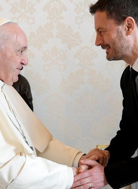 Pápež František a premiér Eduard Heger