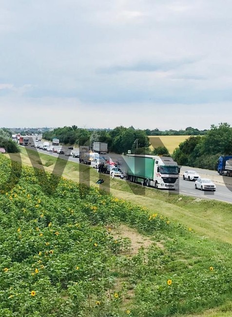 Na diaľnici D1 našli v kamióne migrantov. Podľa informácií TV JOJ o nich vodič nevedel