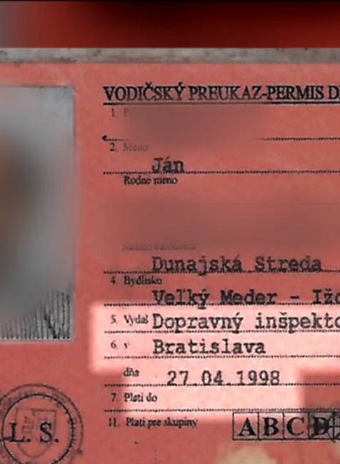 Policajti zastavili muža s falošným vodičákom. Jazdil s ním 20 rokov