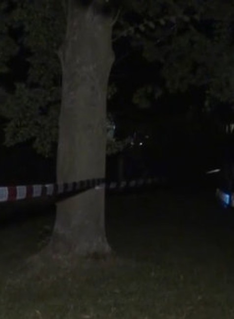 Muž držal novorodenca pri okne a vyhrážal sa, že ho zabije.