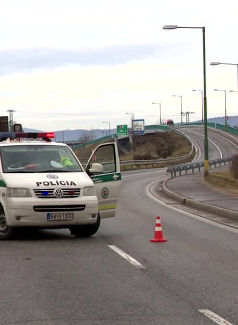 Nehoda na hraničnom priechode. Vodič prišiel o život ešte pred nárazom do zvodidiel