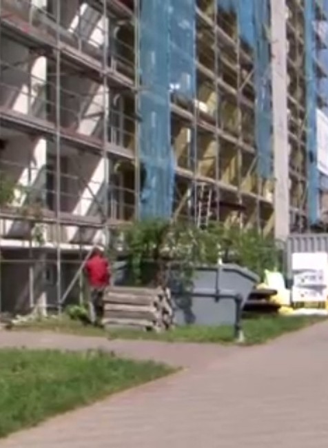 Robotníci si chceli uľahčiť prácu. Stavebnú suť vyhadzovali z 5. poschodia bez zabezpečenia okolia