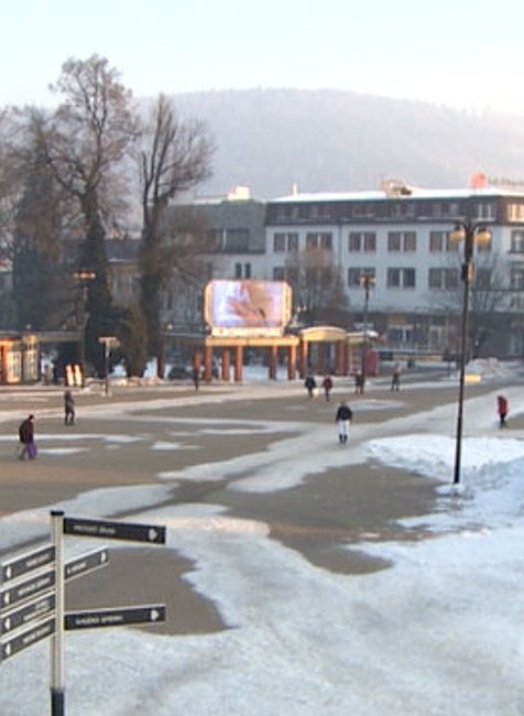  Mladík musel behať nahý mestom. Na sebe mal tento nápis