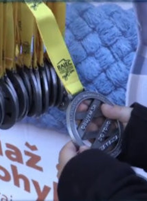 medaile pre účastníkov nočného behu 