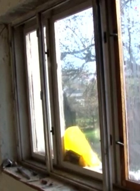 Matka, ktorá zachránila život synovi, bojuje o život. 