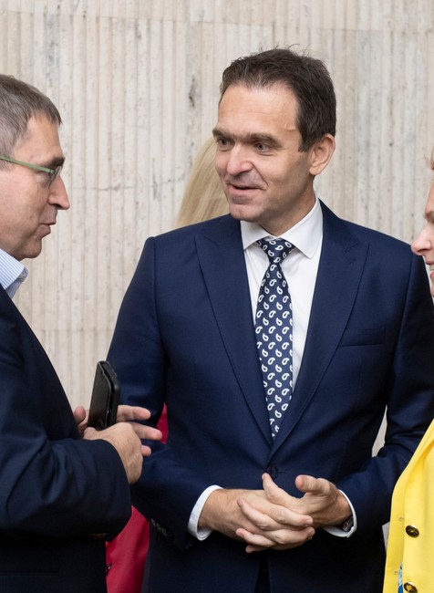 vlada posledne rokovanie pred volbami (2)