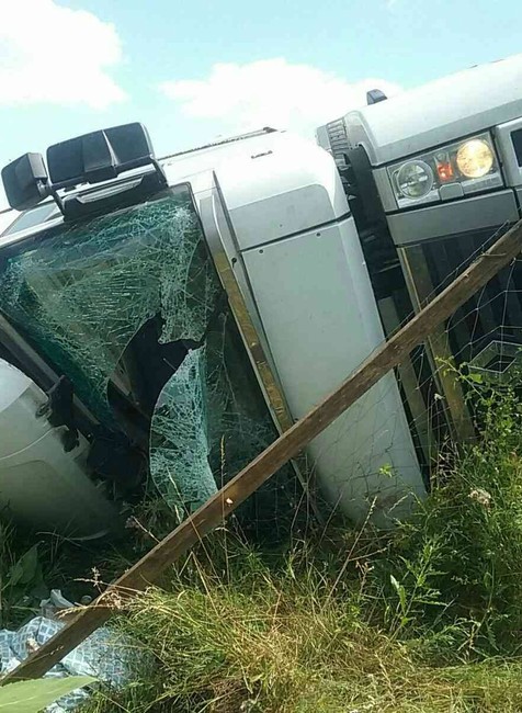 Nehoda na R1 pri Galante: Plne naložený kamión sa prevrátil