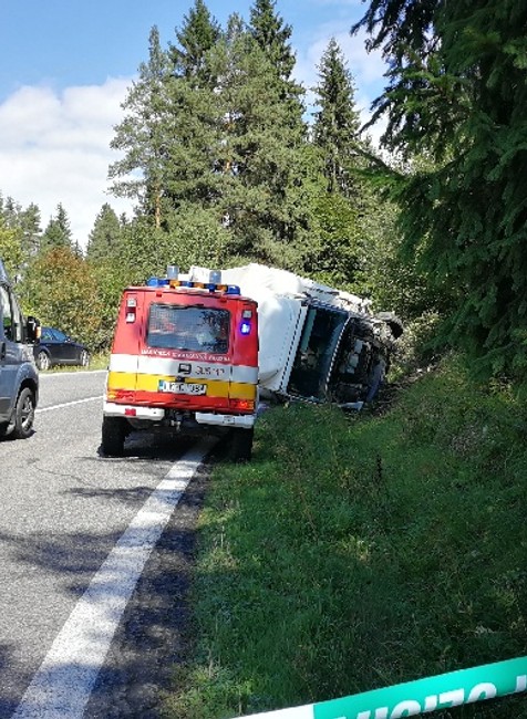 Vážna nehoda pri Liptovskom Mikuláši. Cestu museli uzavrieť