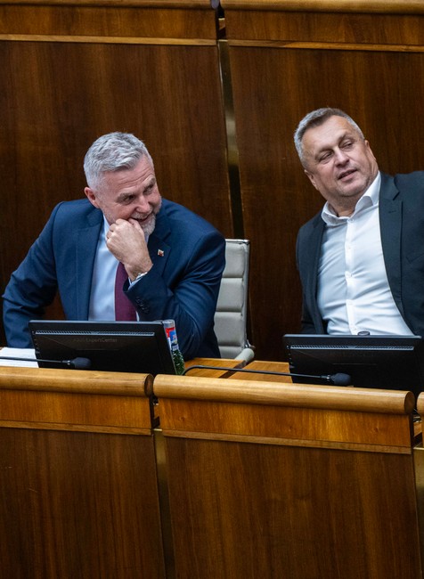Parlament odmietol vysloviť nedôveru vláde SR