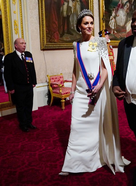 Kráľovská rodina na bankete