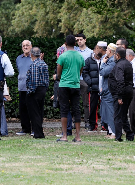 Streľba v mešitách. O život prišli desiatky ľudí