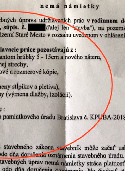 Viacpodlažnú prístavbu stavia bez povolenia. Majiteľ ale tvrdí, že práce sú v poriadku